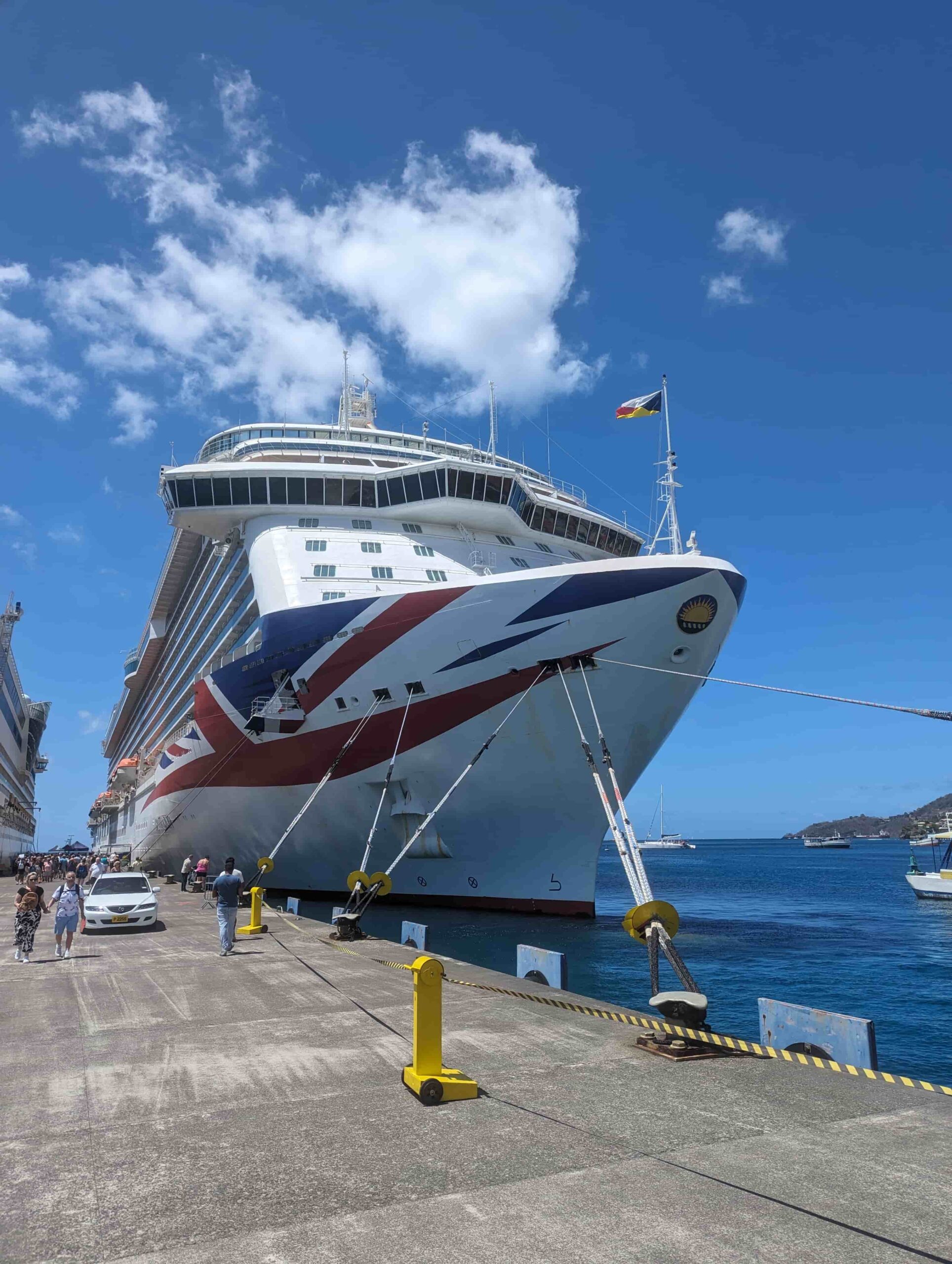 Kreuzfahrtschiff Britania auf Grenada