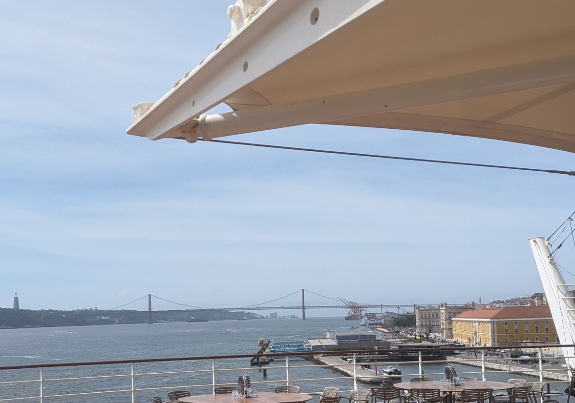 Autobahnbrücke über den Tejo bei Lissabon