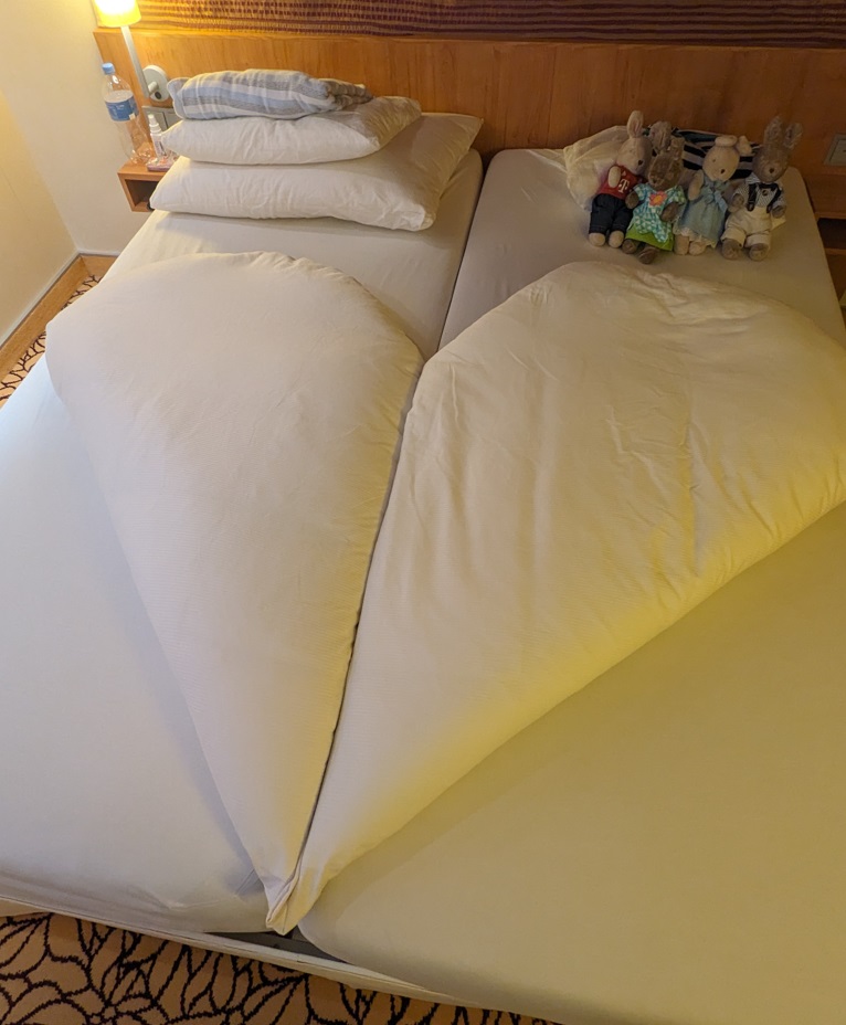Unser Bett auf der AIDAmar frisch gemacht